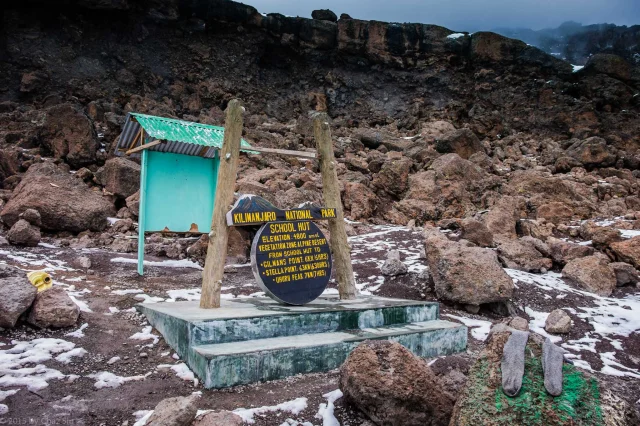 Day 6: Third Cave Camp (3,800m/12,467ft) to School Huts (4,800m/15,748ft)